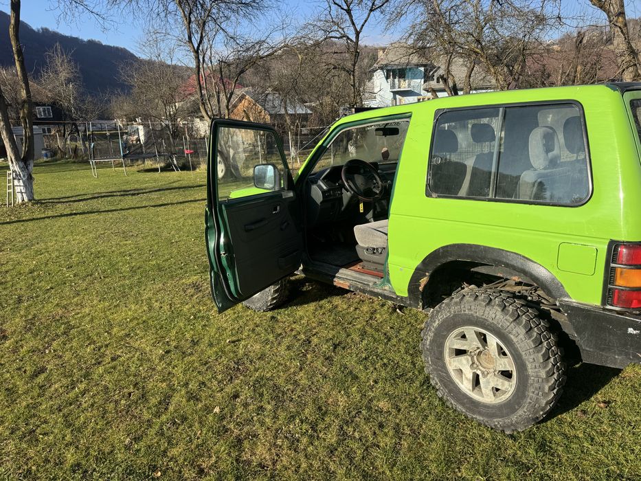Mitsubishi pajero off road