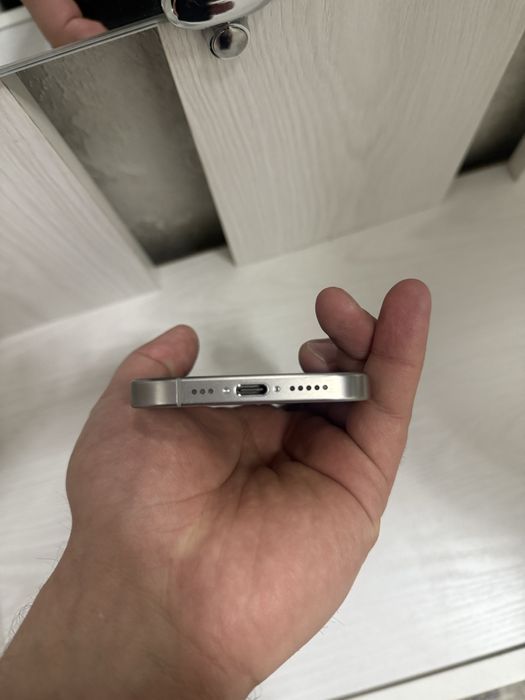 15 Pro 256 gb 80% 550$