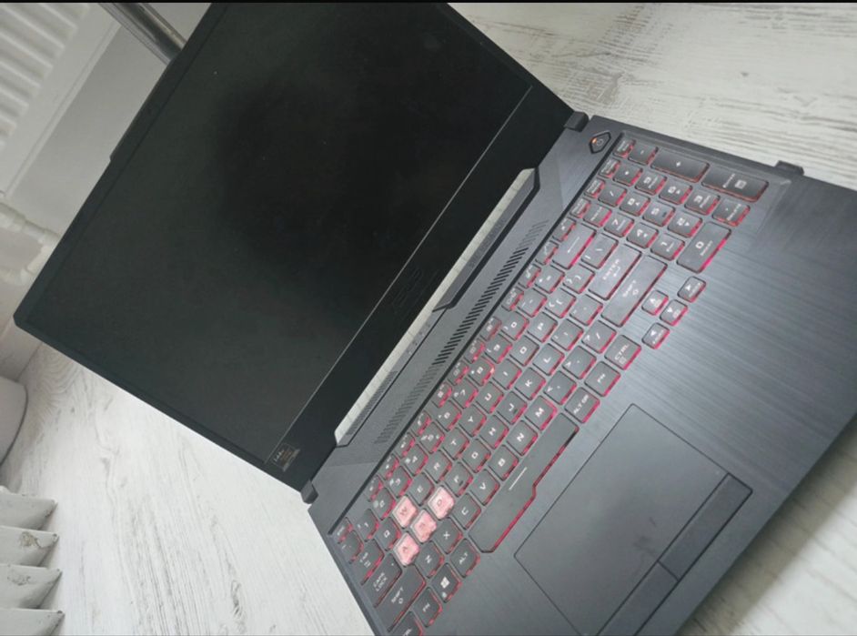 Vând Laptop Gaming Asus TUF A15cu procesor AMD Ryzen 7 4800H pana la 4.20 GHz