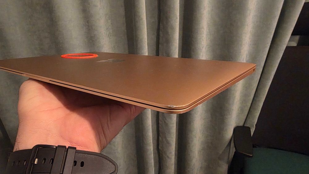 Apple Macbook Air M1 8GB RAM, 256GB,  display defect dar functional.