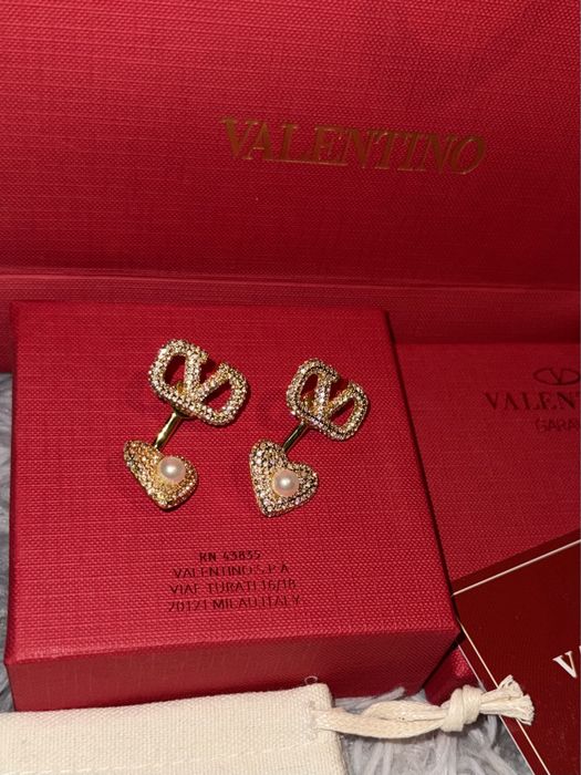 Cercei Valentino , Gucci , Chanel