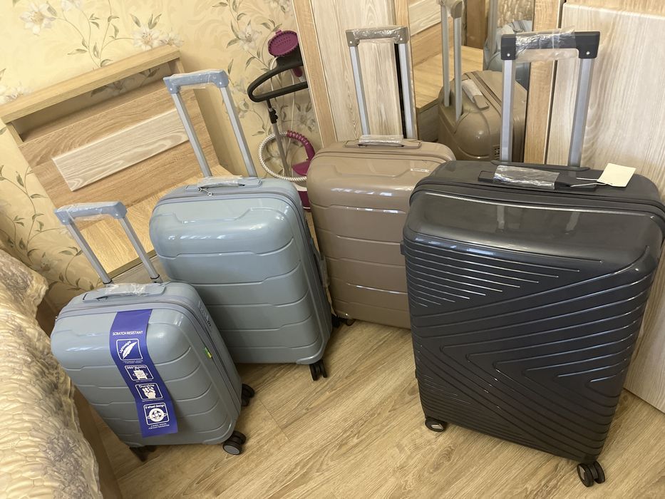 Новые чемоданы разных размеров