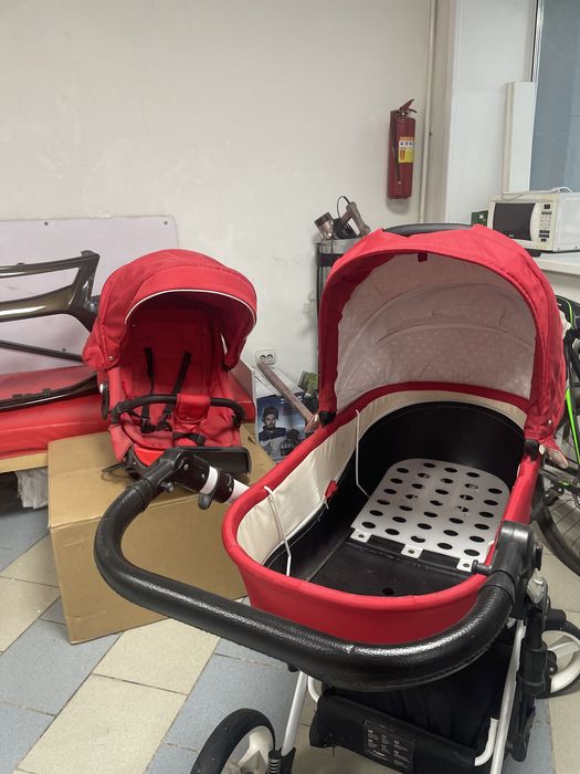 Коляска детская красная