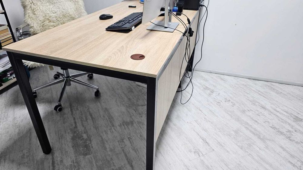 Продается большой и удобный письменный стол