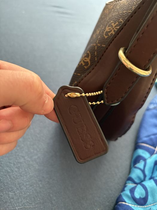 Geanta Guess de umar