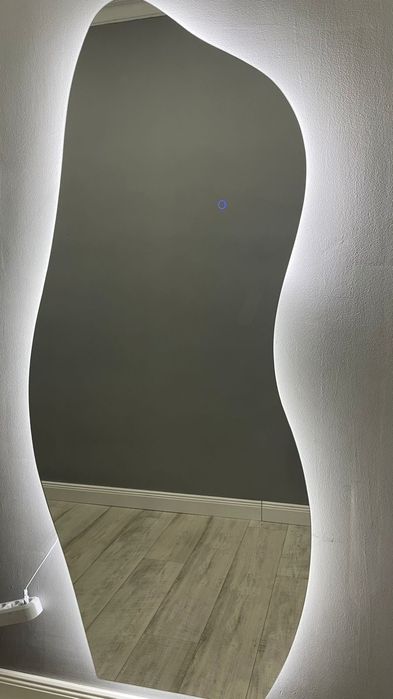 Зеркало с LED-подсветкой 180×70 см, дизайнерское