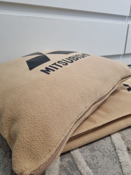 Подушка и плед в машину