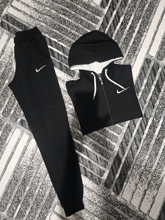 Дамски екип на найк