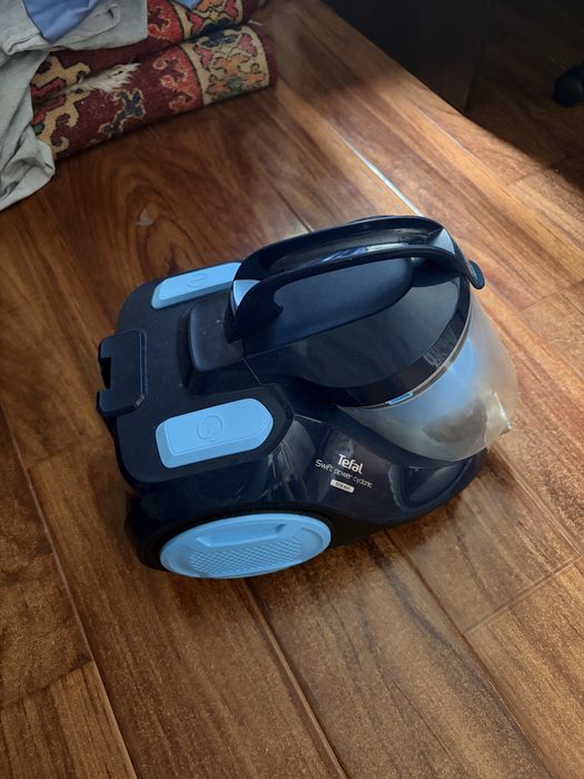 Мощный пылесос Tefal Swift Power Cyclonic (900W), безмешковый