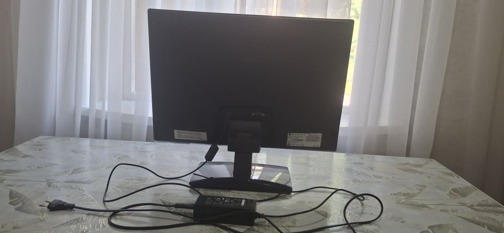 Продаётся оригинальный монитор LG