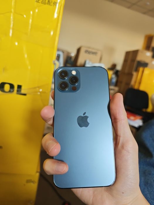 Продам Iphone 12 pro