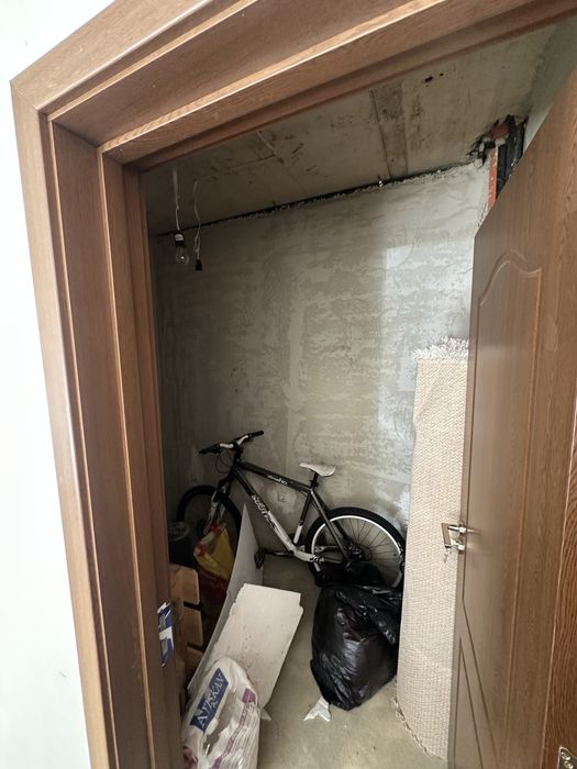 Продавам двустаен с дворно парко място в Трошево