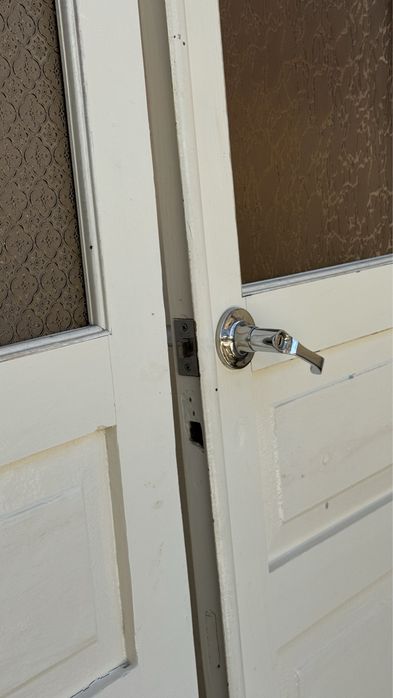 продам хорошие деревянные двери