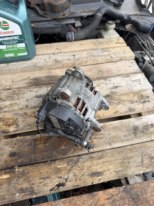 Оригинален алтернатор динамо 140A Valeo 03L903023F за VW Golf Passat Audi Skoda Seat 2.0 TDI 1.6 TDI
