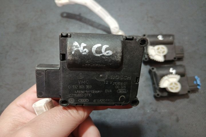 Motoras clapeta aeroterma 0132801369 4F0820511B 0132801369 4F0820511B