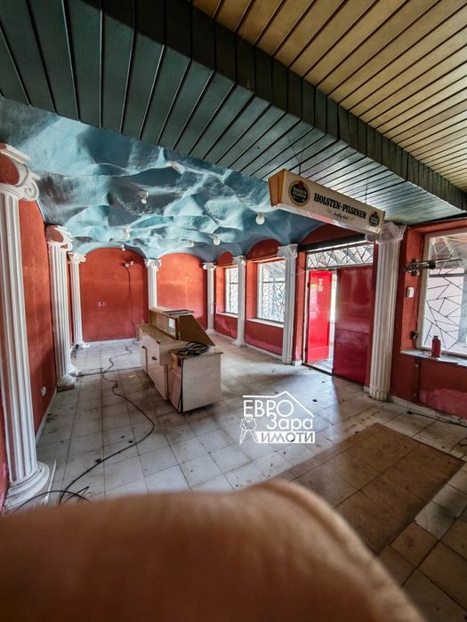 Къща с търговски обект за продажба в село Черна гора