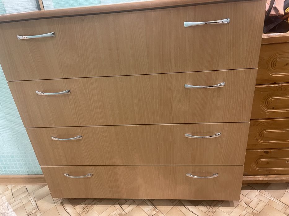 Продам комод с зеркалом