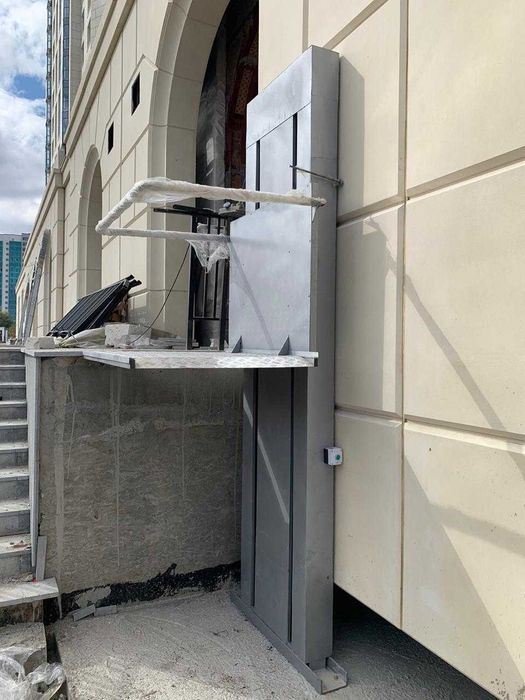 Вертикальный подъемник для инвалидов