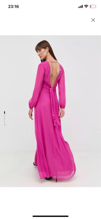 Patrizia Pepe дълга рокля с изящен гръб и златист елемент с лого