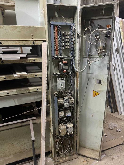 Press stanok sotiladi.