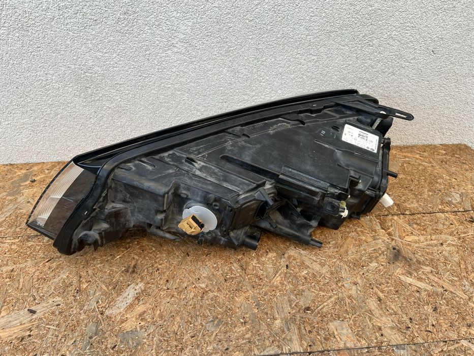 Far dreapta VW Touareg 7P Facelift 2016-2017-2018 Xenon adaptiv + LED