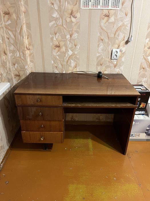 Отдам бесплатно стол