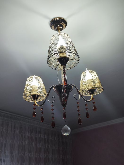 Продам люстру в отличном состоянии