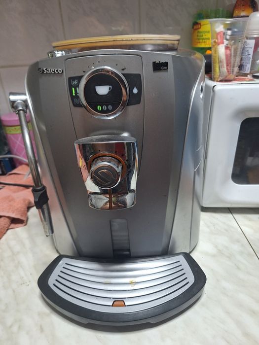 Кафе машина Робот! [Saeco].