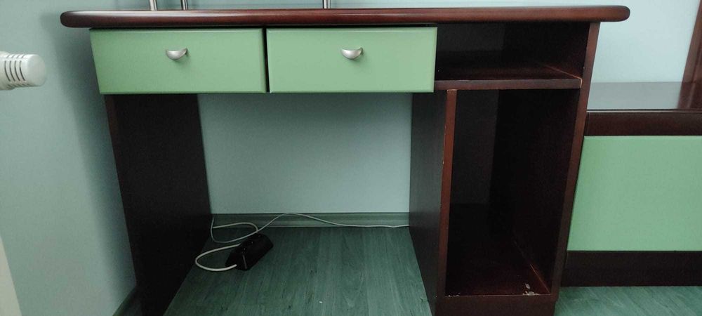 Бюро в модерен стил – запазено и практично