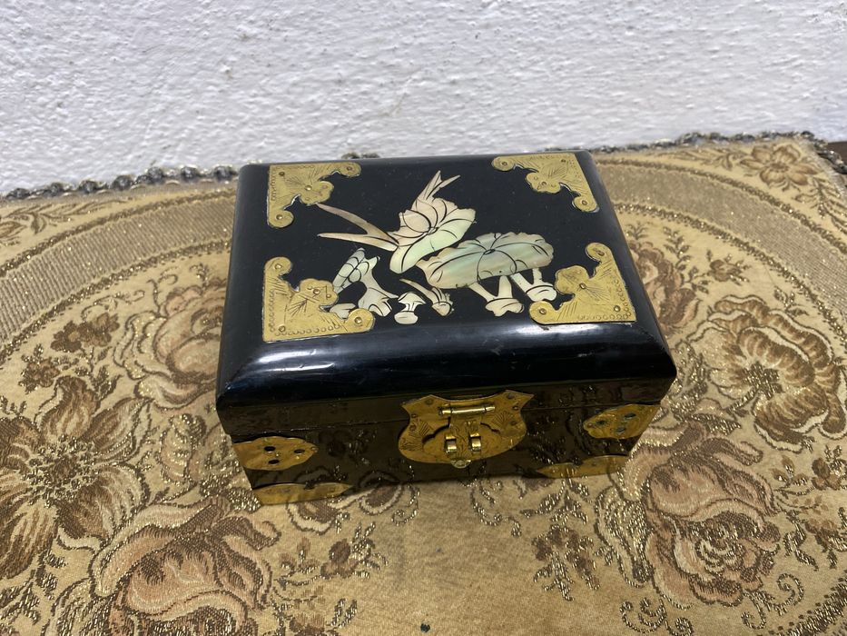 Китайска лакова кутия за бижута седеф 1950 1960 Китай