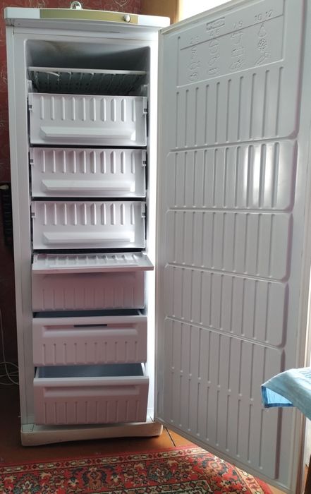 Продам морозильную камеру