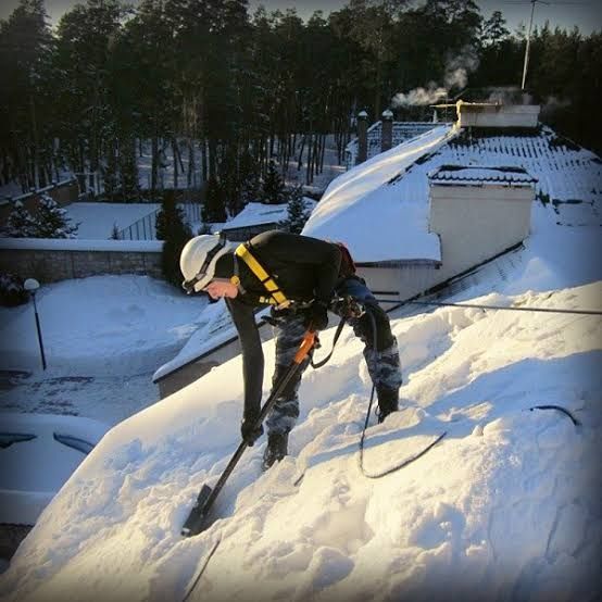 Уборка снега Рудный | Чистка крыш и дворов | Альпинист
