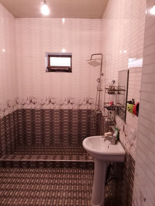 Uy sotiladi yangibozorda