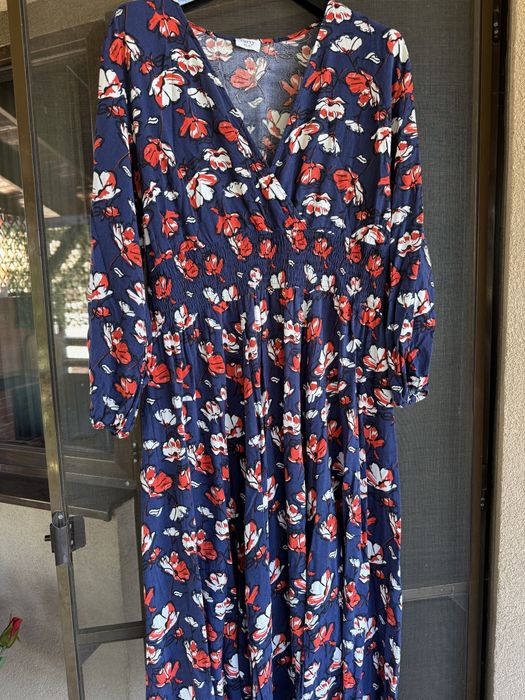 Vand rochie marime mare pret 50 lei