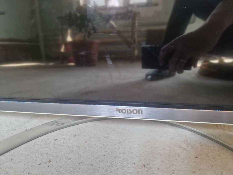 Televizor Roison 43 sotiladi