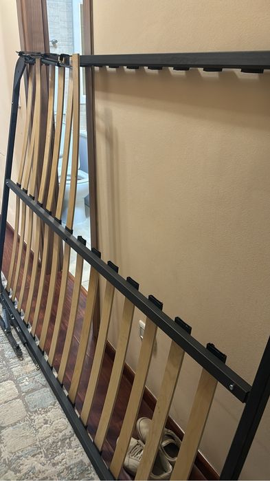 Продам кровать 140*200  без матраса