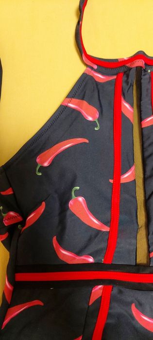 Продам яркий шикарный купальник