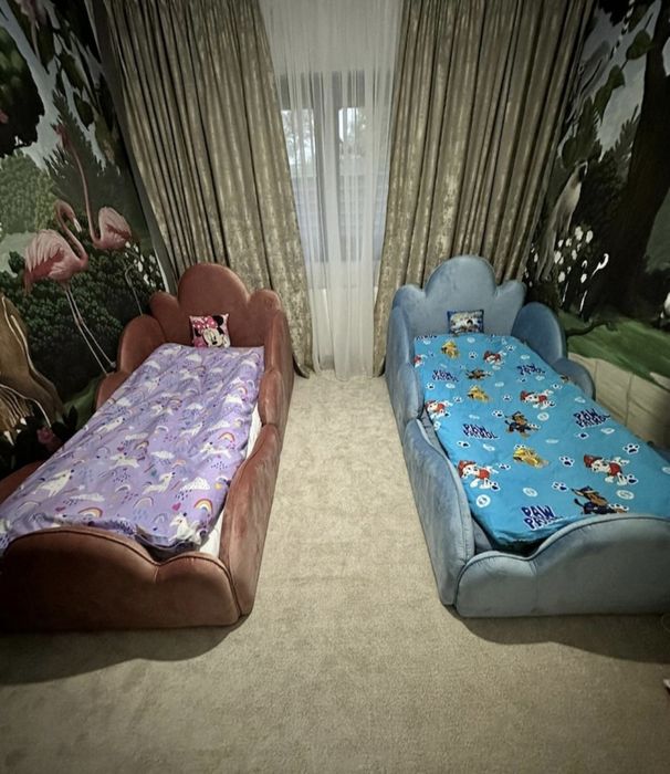 De vânzare doua paturi pentru copii