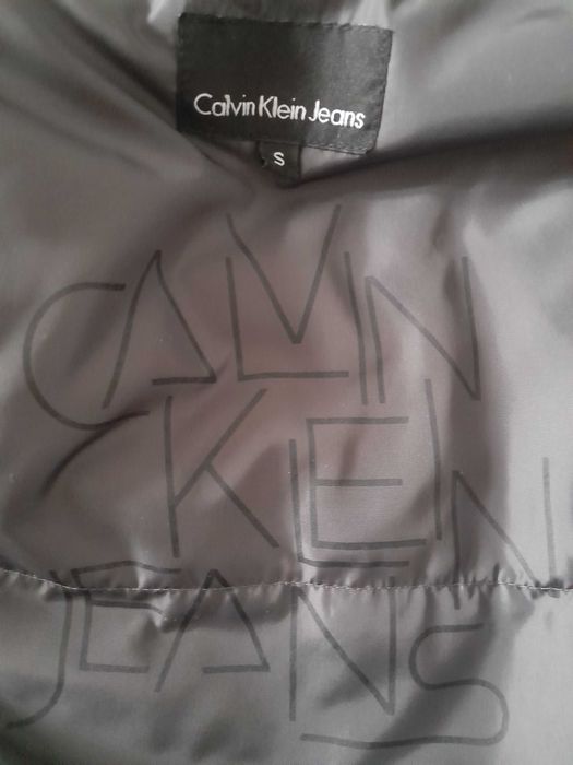 Jacheta Calvin Klein/ pene, s, 100 lei