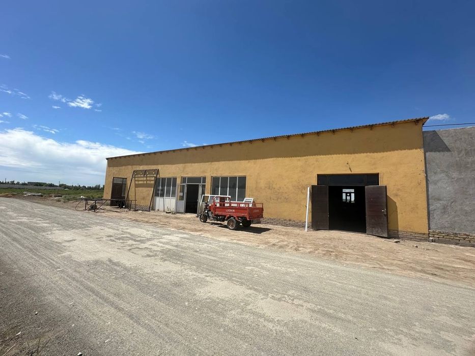 Noturar bino sotiladi,240 m²