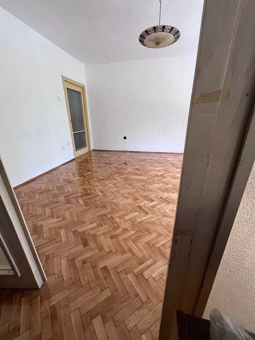 Циклене. Паркет. Дюшеме. Асеновград