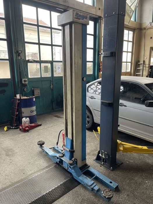 Продавам двустоечен автоподемник OMCN – 2500 кг.
В отлично състояние,