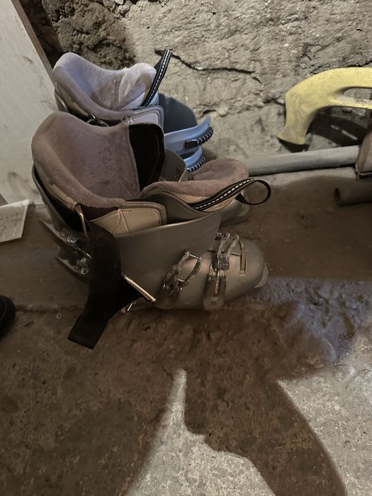 Ски+ обувки+щеки