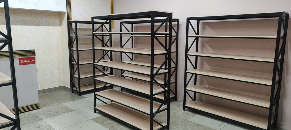 Стеллажи,полки,витрины