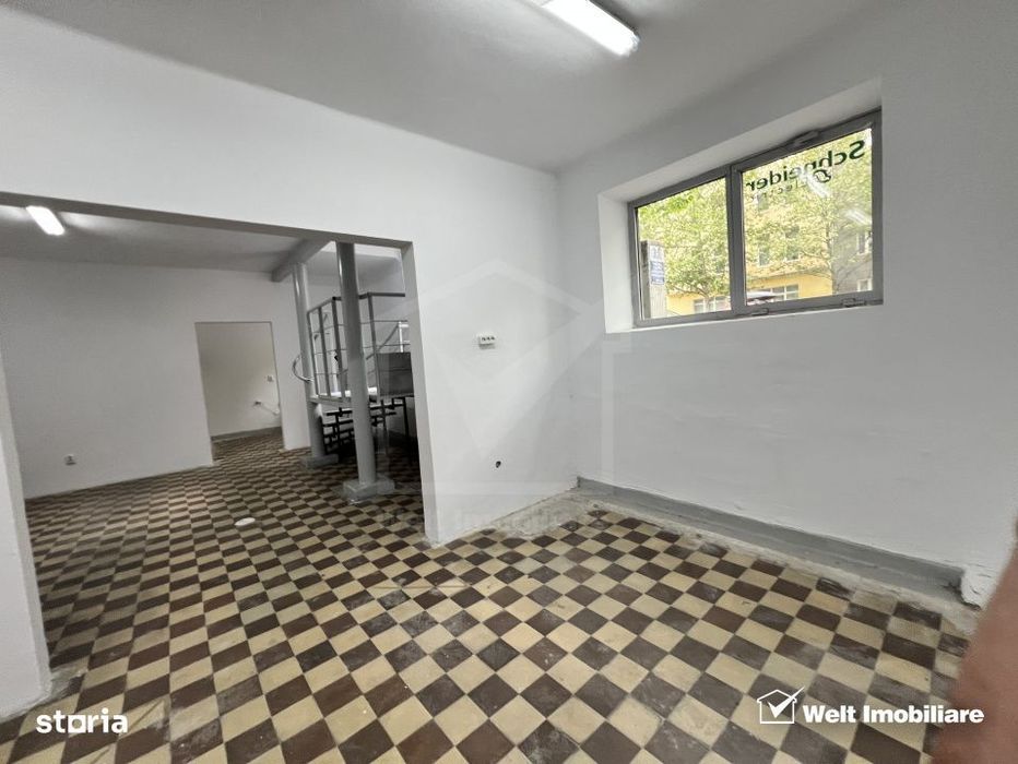 Spatiu comercial cu geamuri la str. Horea, partial demisol