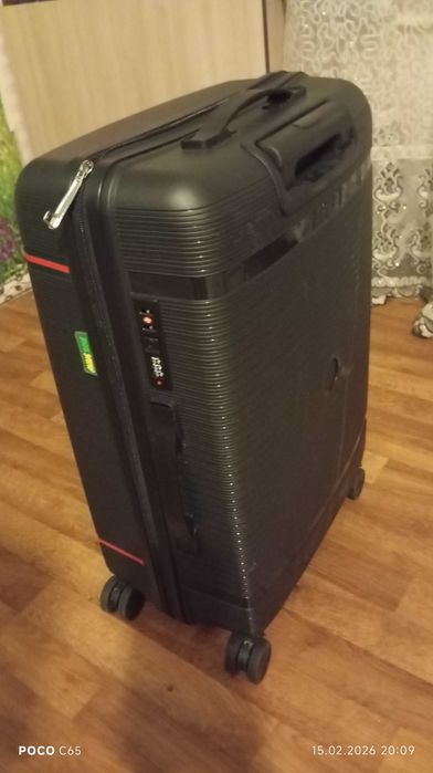 Чемодан новый средний