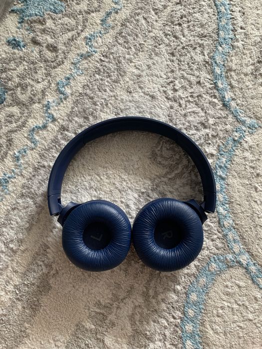 Продам наушники JBL