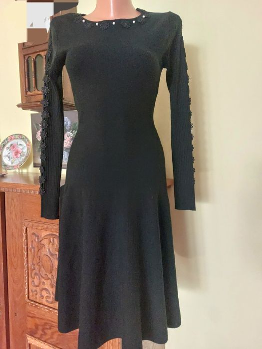 Rochie de vis tricotata,  materiale naturale, cu broderie si perle