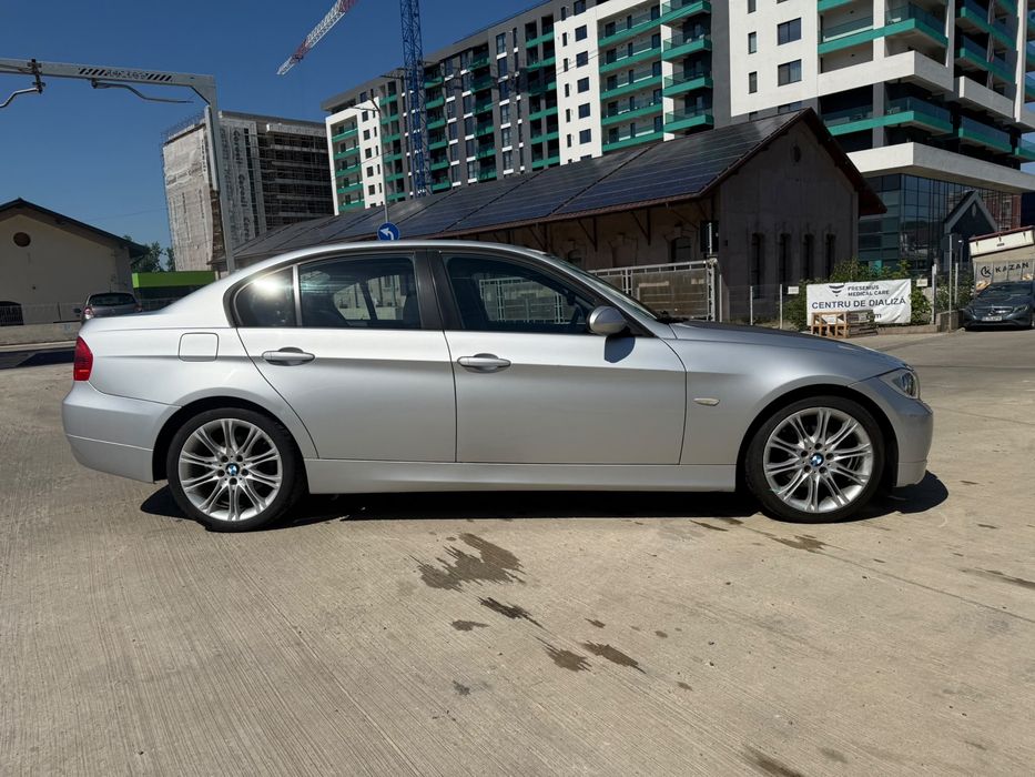 BMW E90 320i 150cp