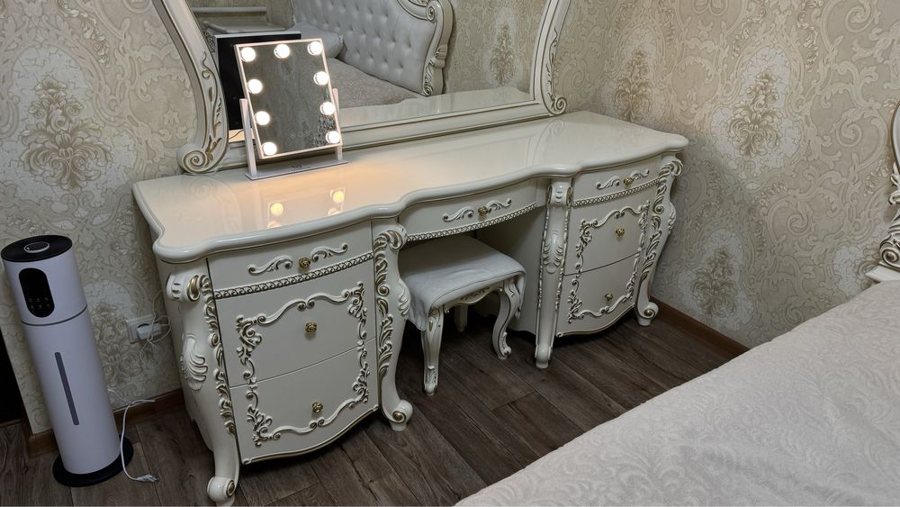 Шкаф (туалетный столик)